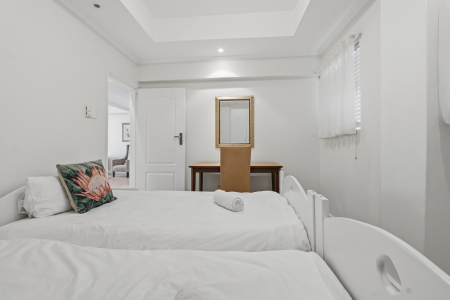 To Let 3 Bedroom Property for Rent in Sea Point Western Cape